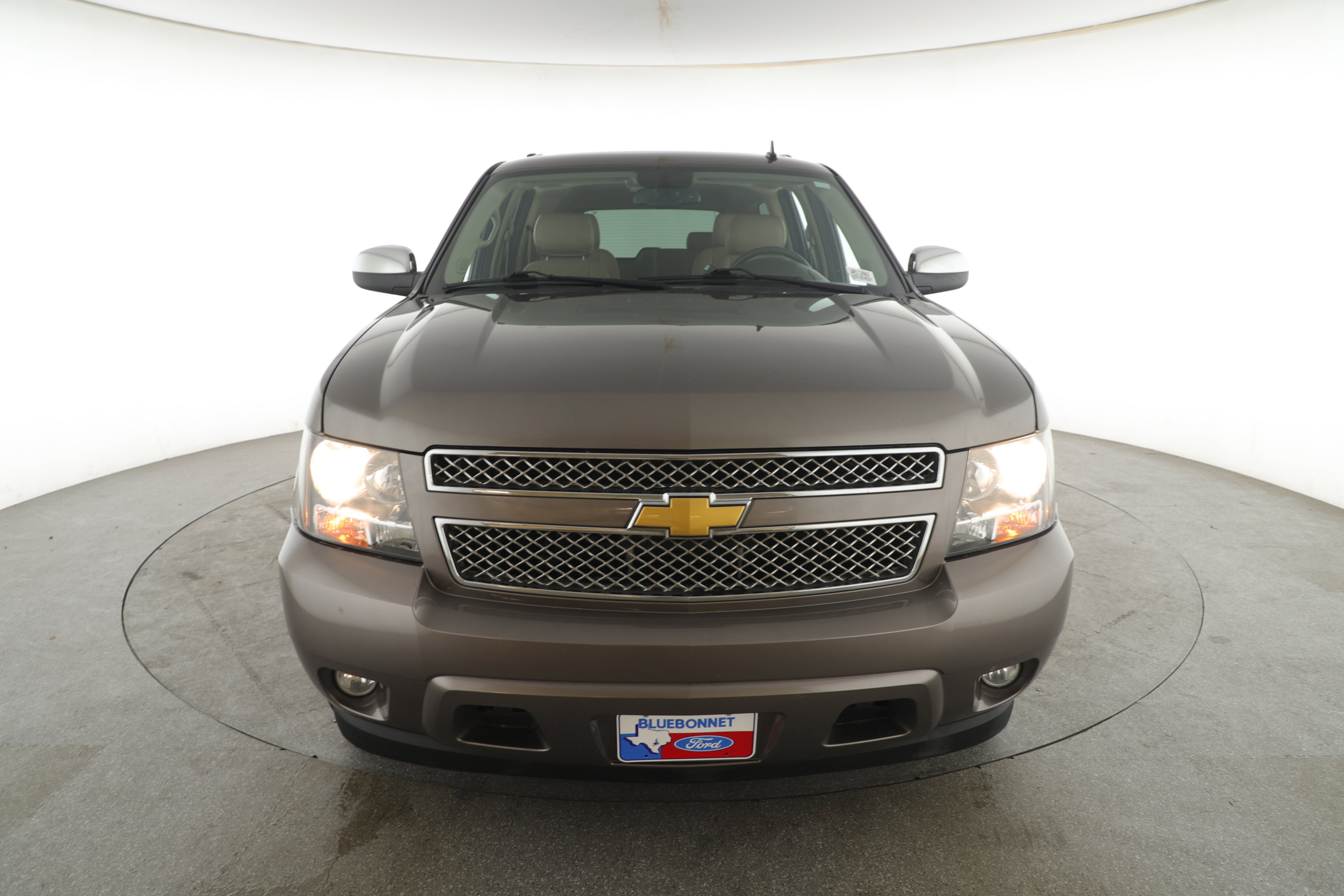 Used 2013 Chevrolet Suburban LTZ image 2