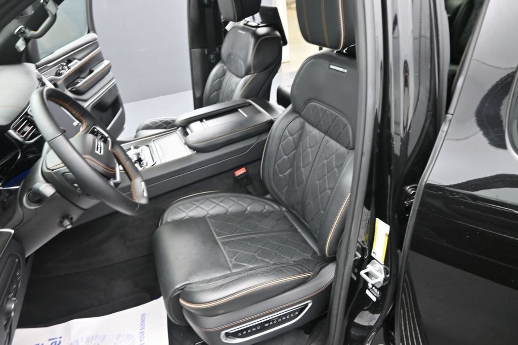 Used 2025 Jeep Grand Wagoneer Series III w/ Rear Seat Video Group 1 AWD/4WD image 21