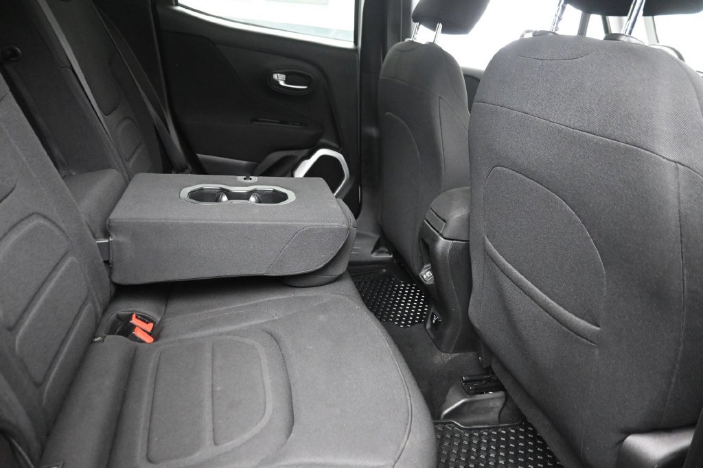 Used 2018 Jeep Renegade Latitude w/ Cold Weather Group AWD/4WD image 10