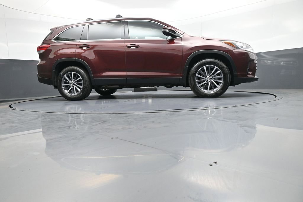 Certified 2019 Toyota Highlander XLE AWD/4WD image 31