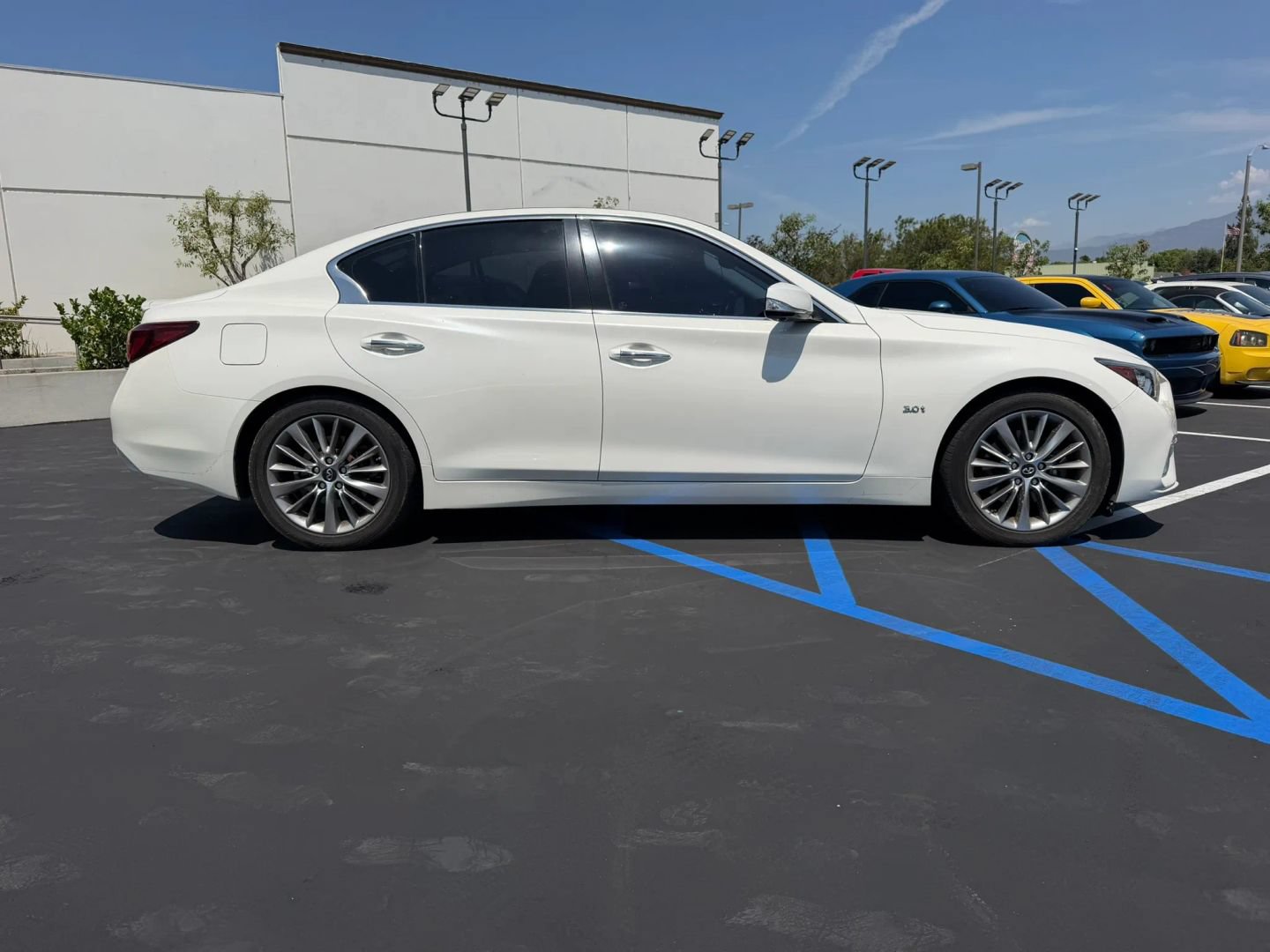 Used 2019 INFINITI Q50 Luxe w/ Essential Package (3.0T Luxe) RWD image 4