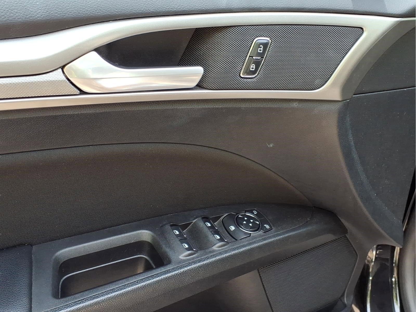 Used 2020 Ford Fusion SE AWD/4WD image 10