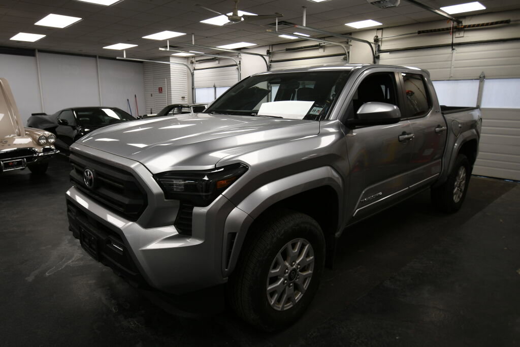 Used 2024 Toyota Tacoma SR5 image 3
