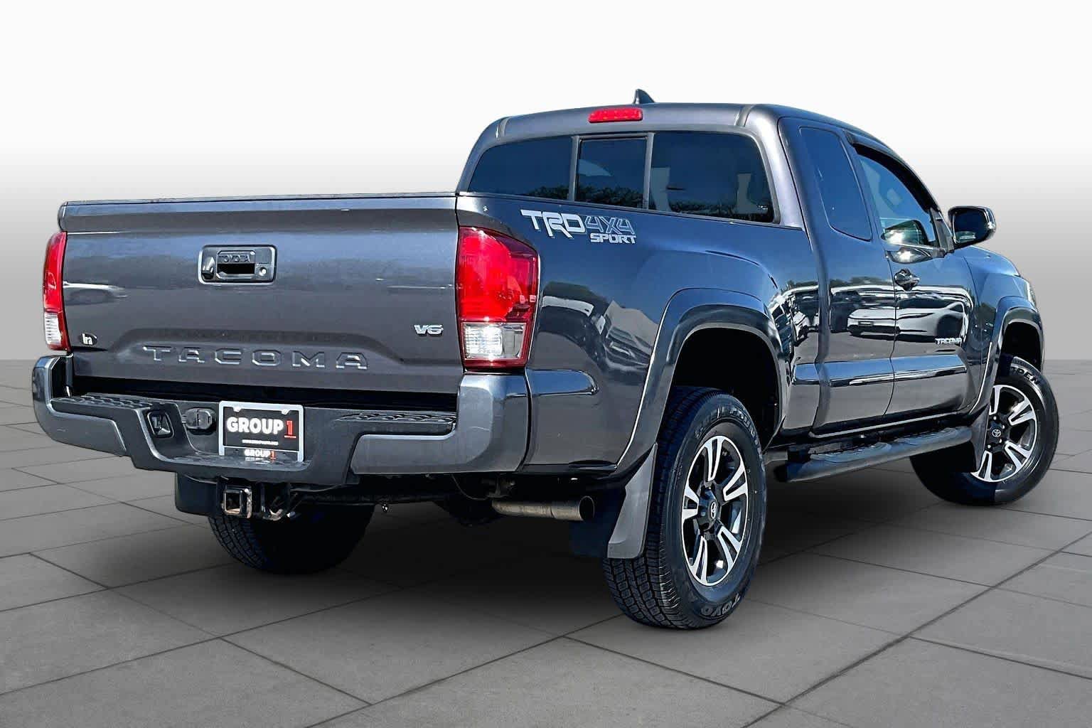 Used 2017 Toyota Tacoma TRD Sport w/ Tow Package (A/T) image 13
