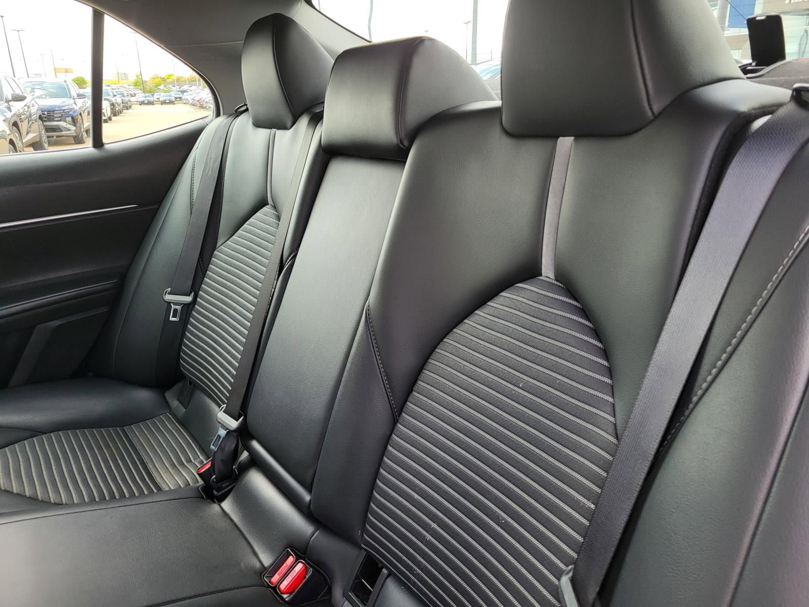 Used 2020 Toyota Camry SE image 12
