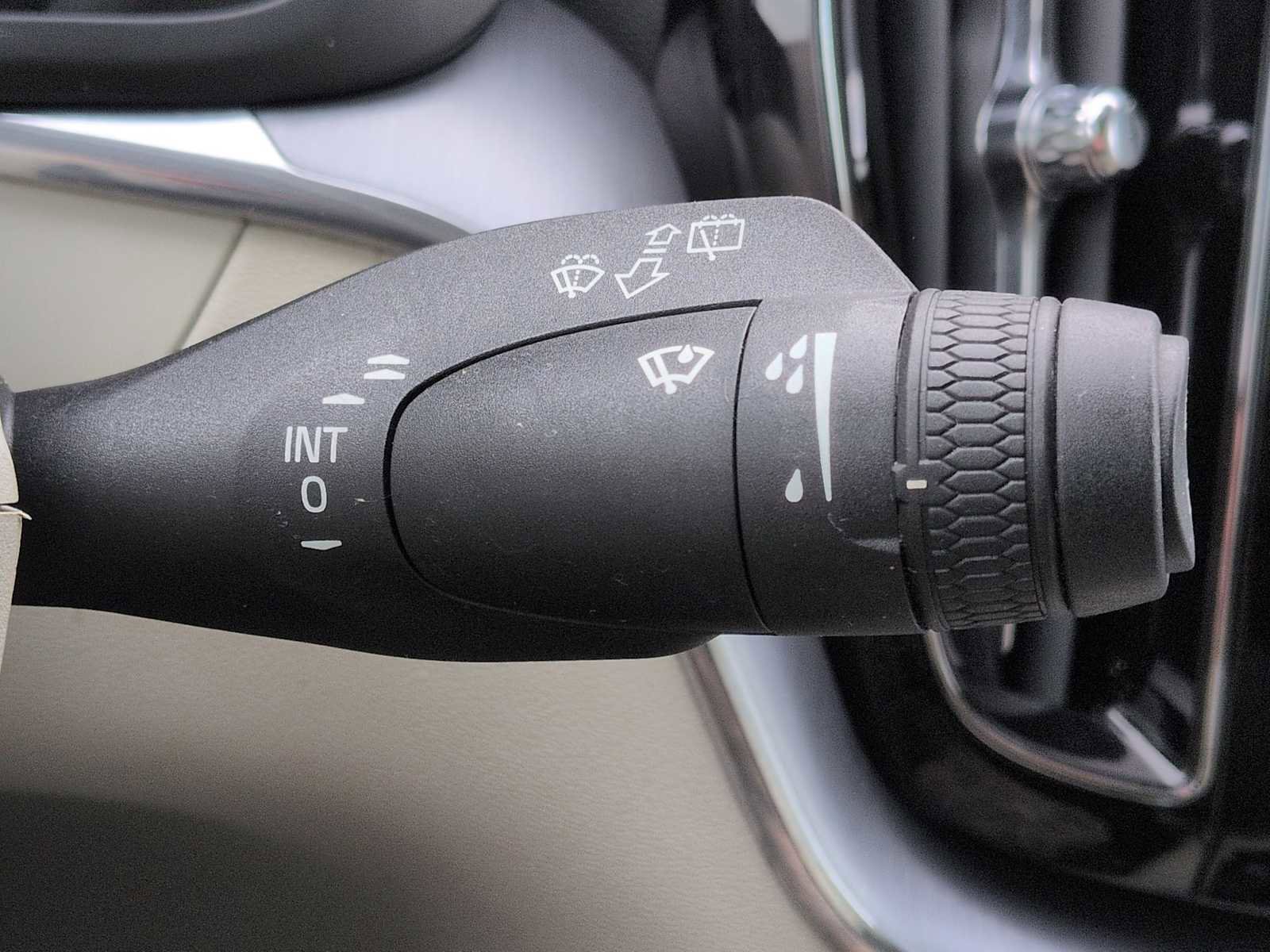 Used 2020 Volvo XC60 T5 Momentum image 27