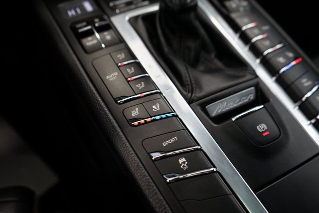 Used 2018 Porsche Macan image 44