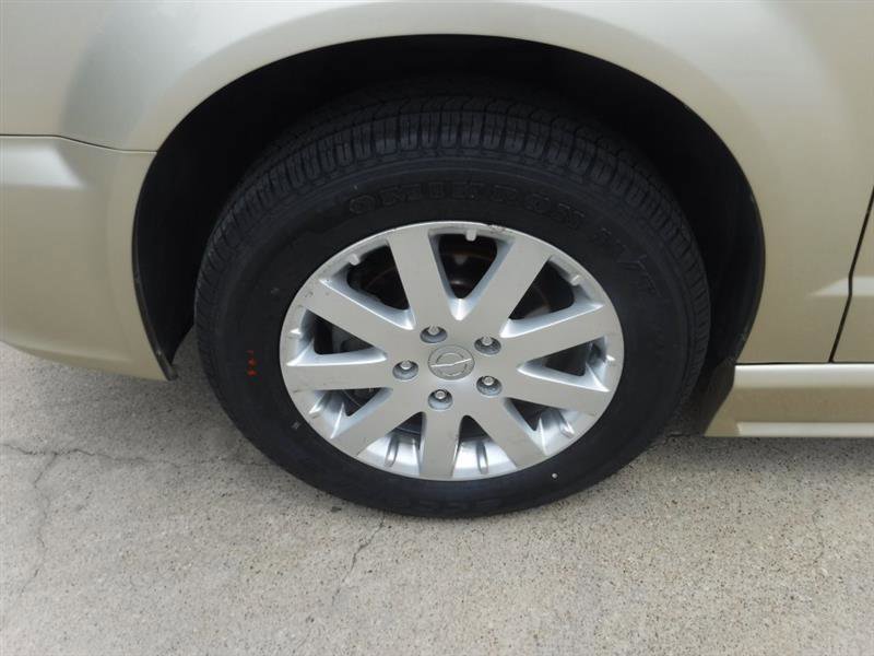 Used 2011 Chrysler Town & Country Touring-L w/ Trailer Tow Group FWD image 16
