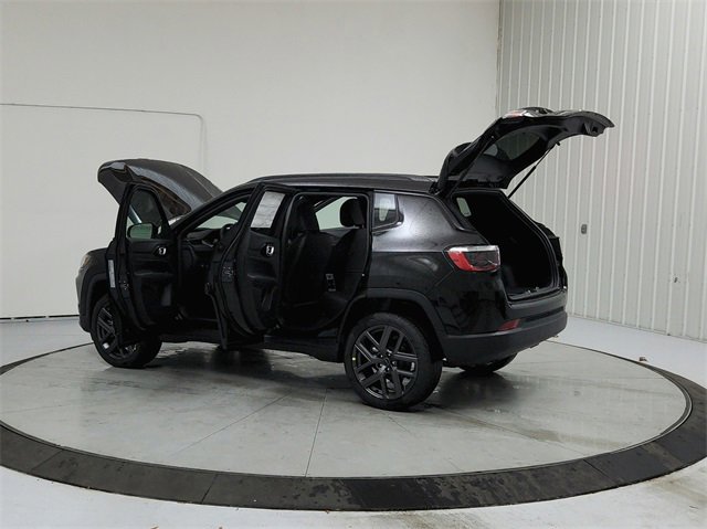 New 2026 Jeep Compass Latitude image 13