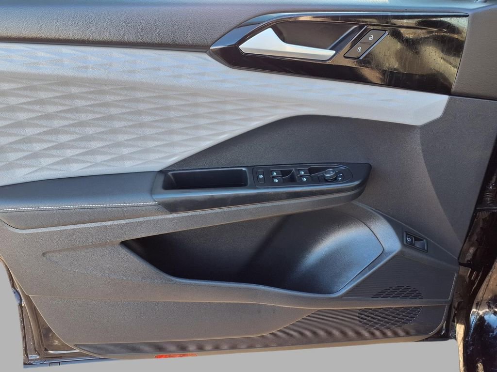 Used 2024 Volkswagen Taos S image 17