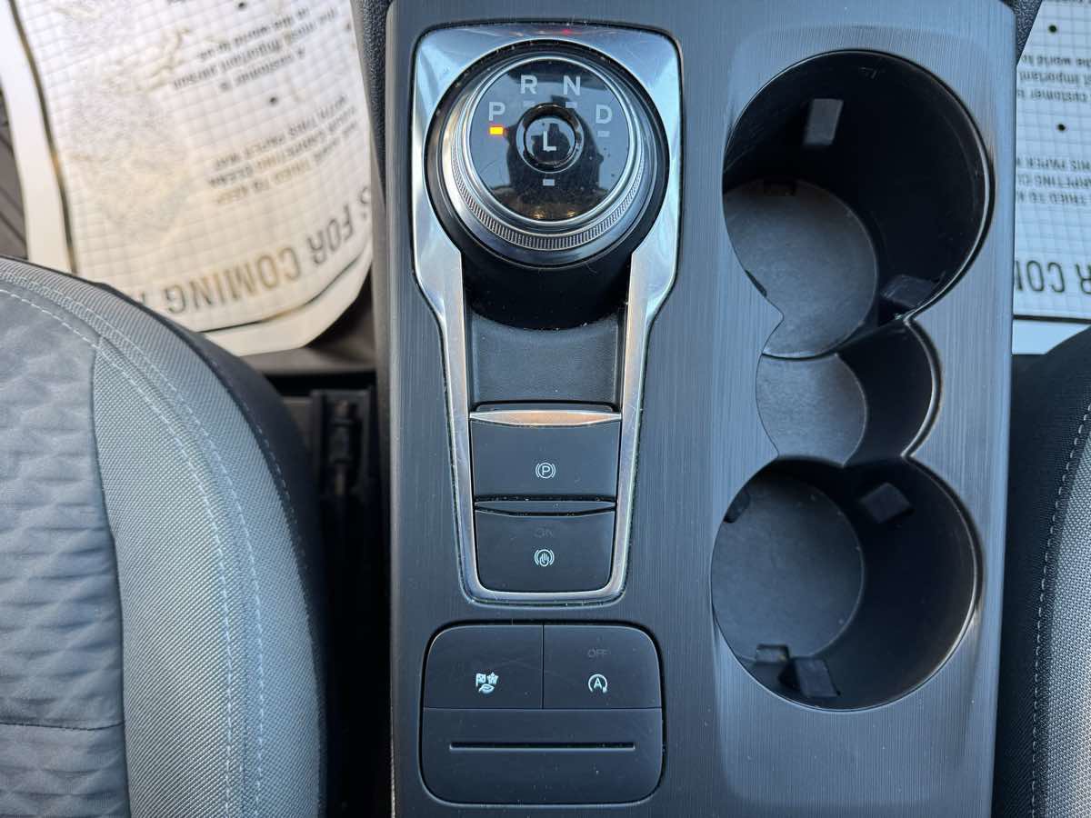 Used 2020 Ford Escape SE image 18