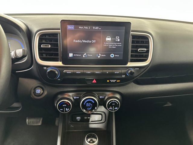 Used 2024 Hyundai Venue SEL image 21