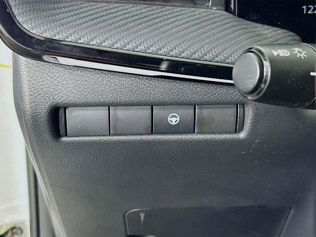 Used 2025 Nissan Kicks SR image 21