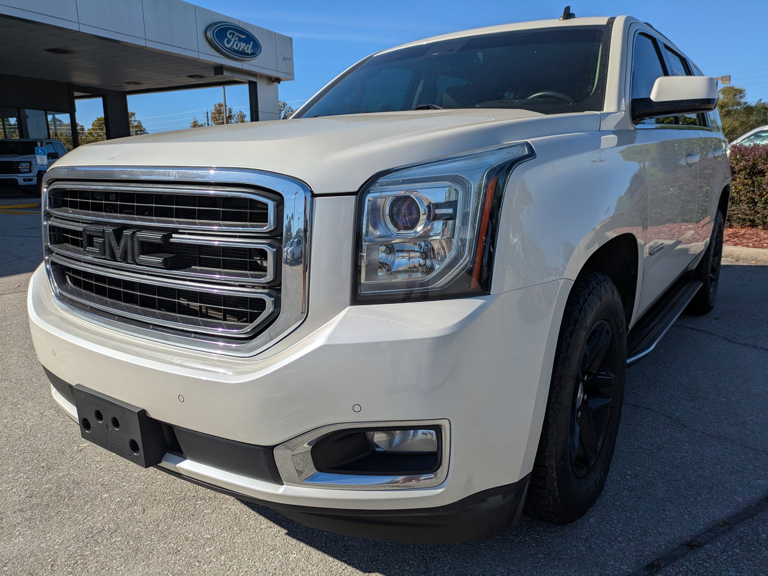 Used 2015 GMC Yukon SLT w/ HD Trailering Package image 9