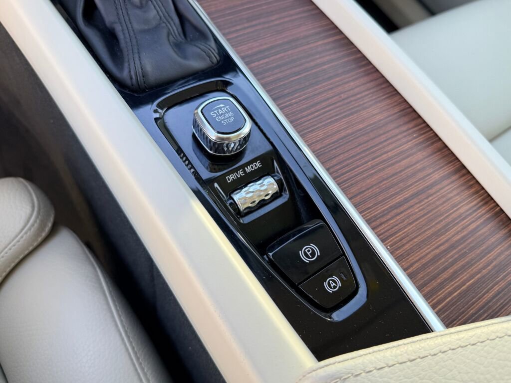 Used 2020 Volvo XC60 T5 Inscription w/ Protection Package Premier image 25