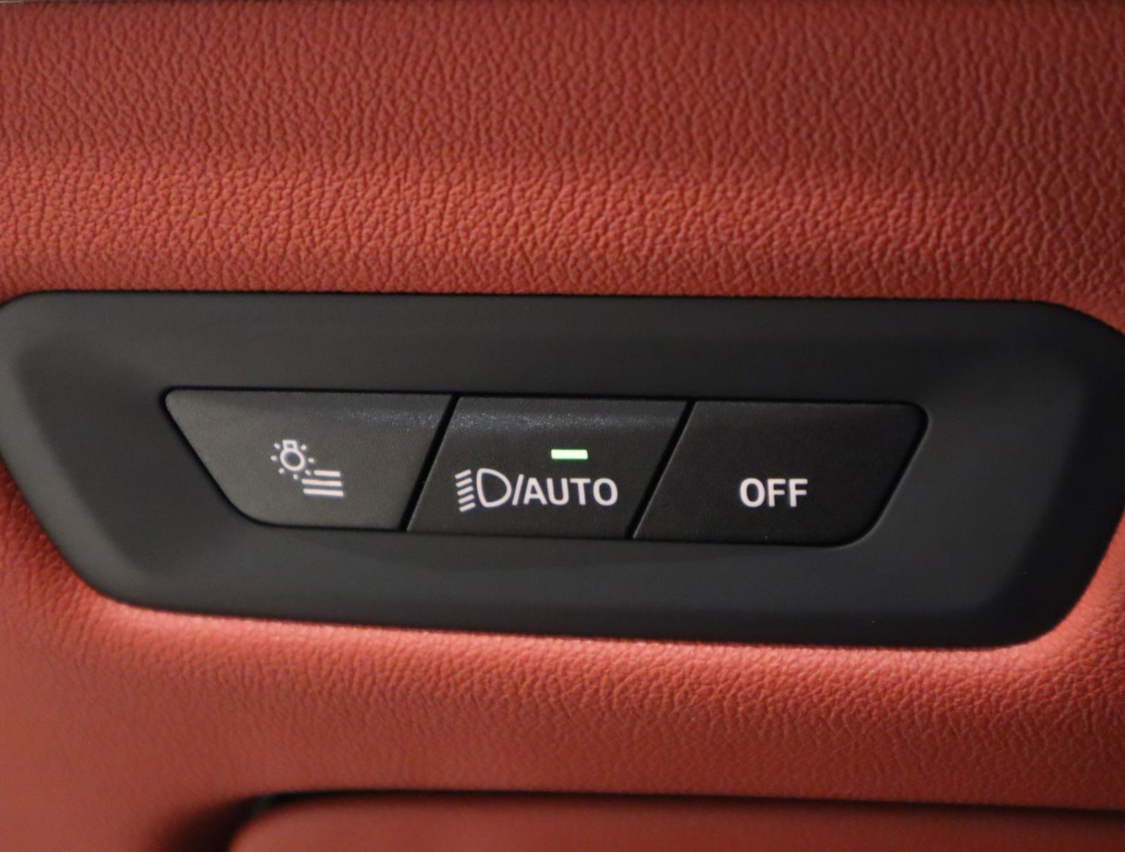 Used 2025 BMW X6 M Competition w/ Executive Package image 28