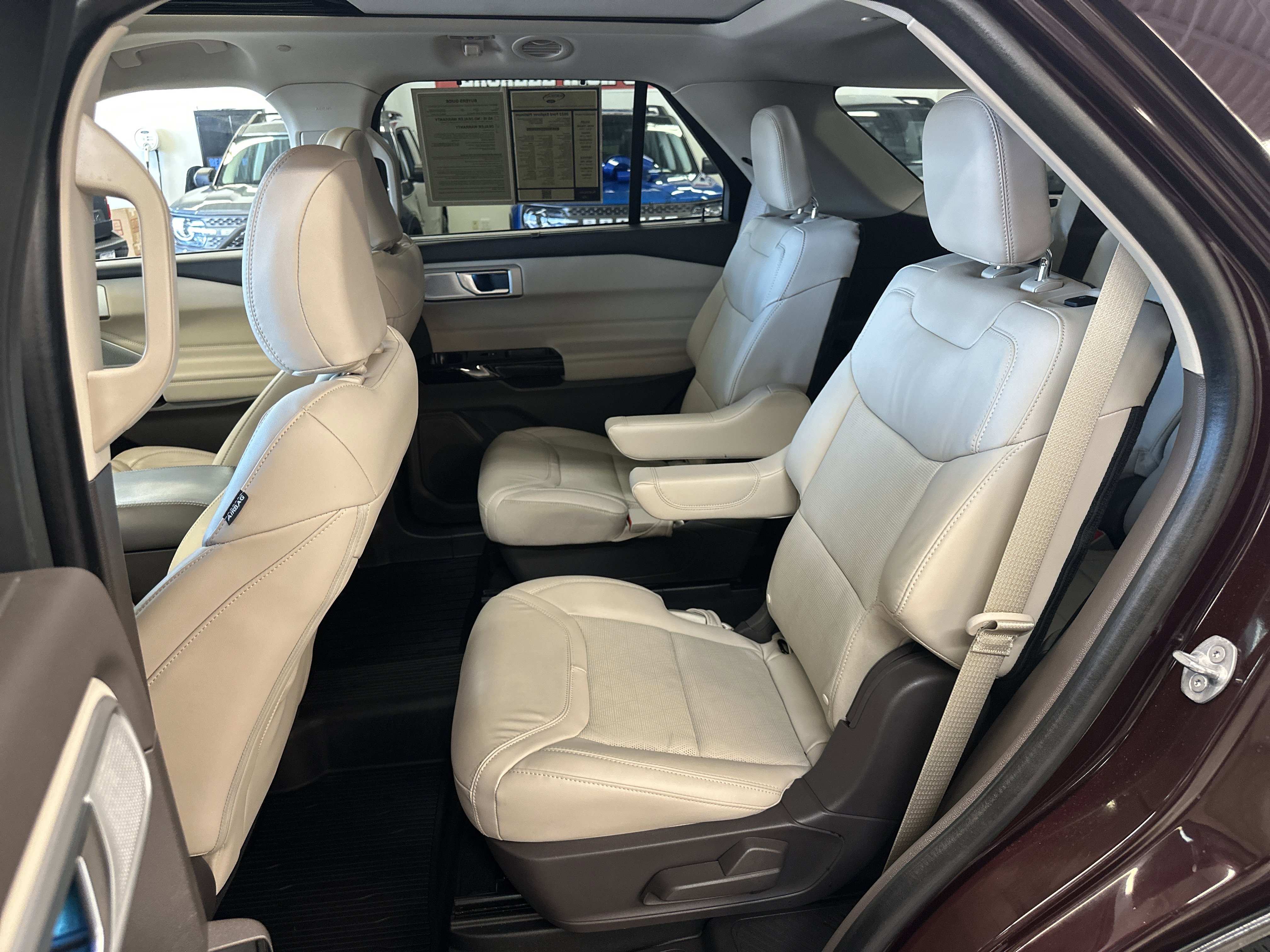 Used 2022 Ford Explorer Platinum w/ Technology Package image 6