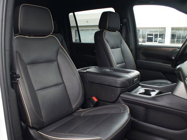Used 2023 Chevrolet Suburban Premier image 22