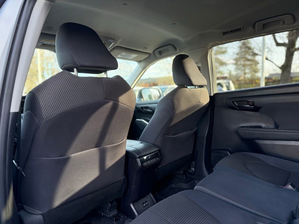 Used 2023 Toyota Highlander LE image 17
