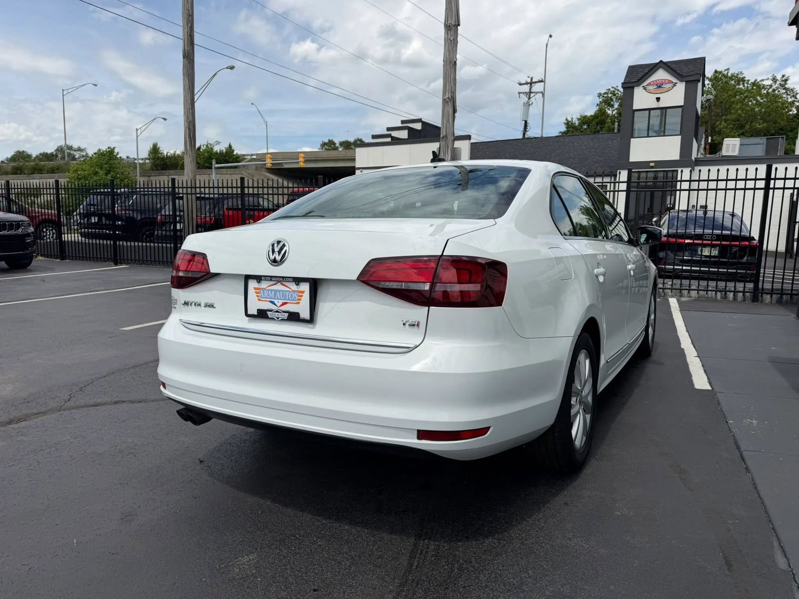 Used 2017 Volkswagen Jetta SEL FWD image 10