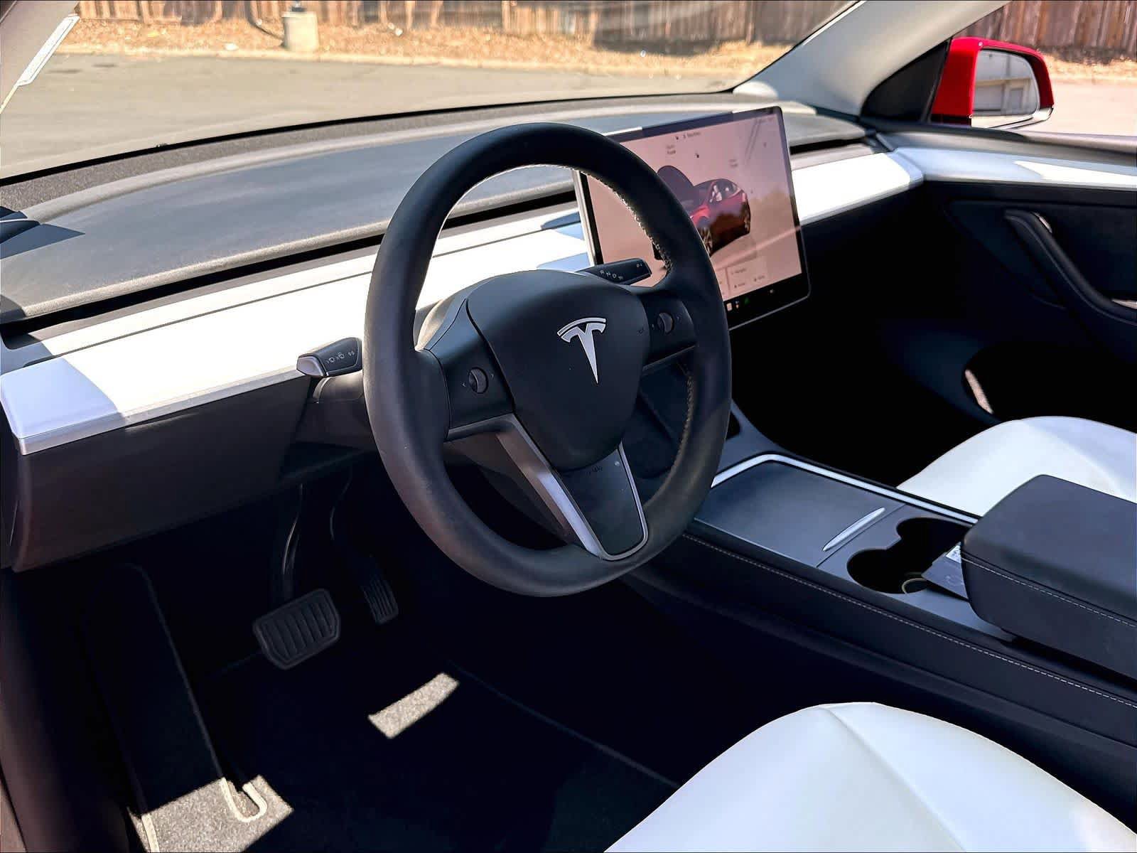 Used 2023 Tesla Model Y AWD image 17