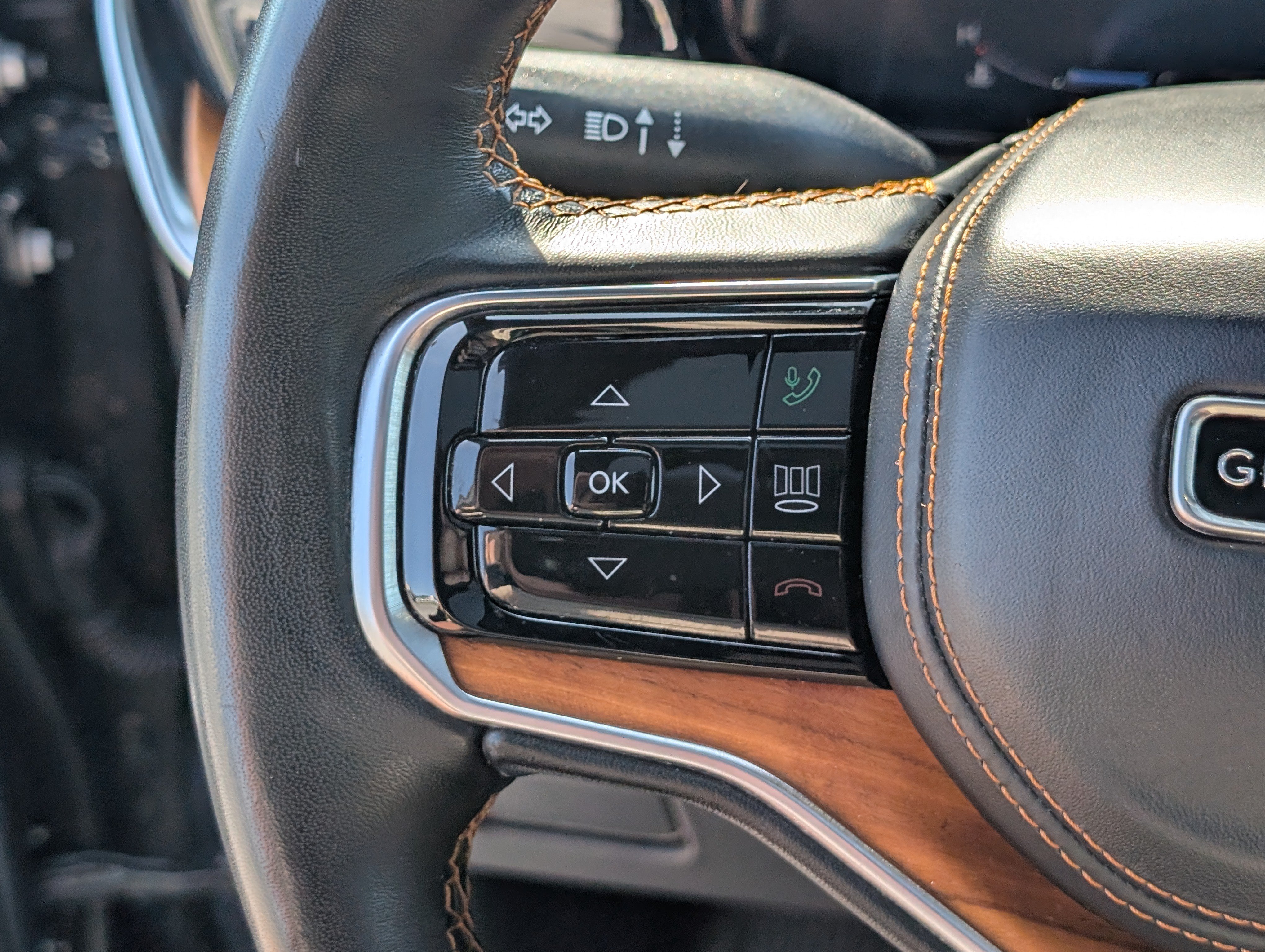 Used 2024 Jeep Grand Wagoneer L Series III AWD/4WD image 25