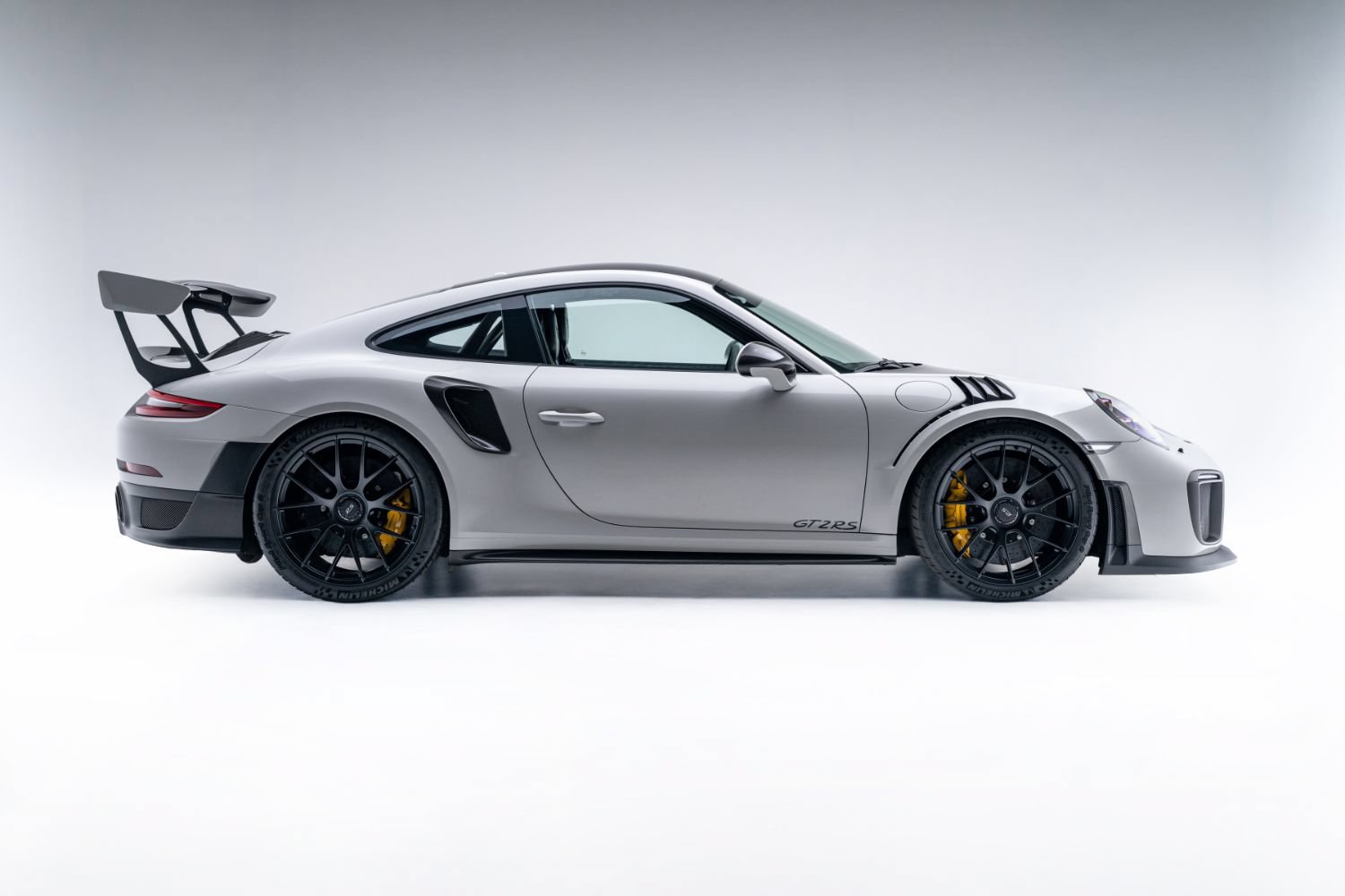 Used 2018 Porsche 911 GT2 RS RWD image 12