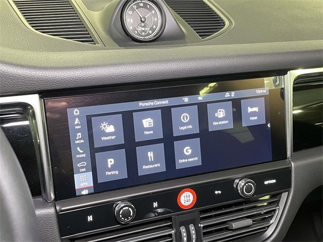 Used 2025 Porsche Macan image 31