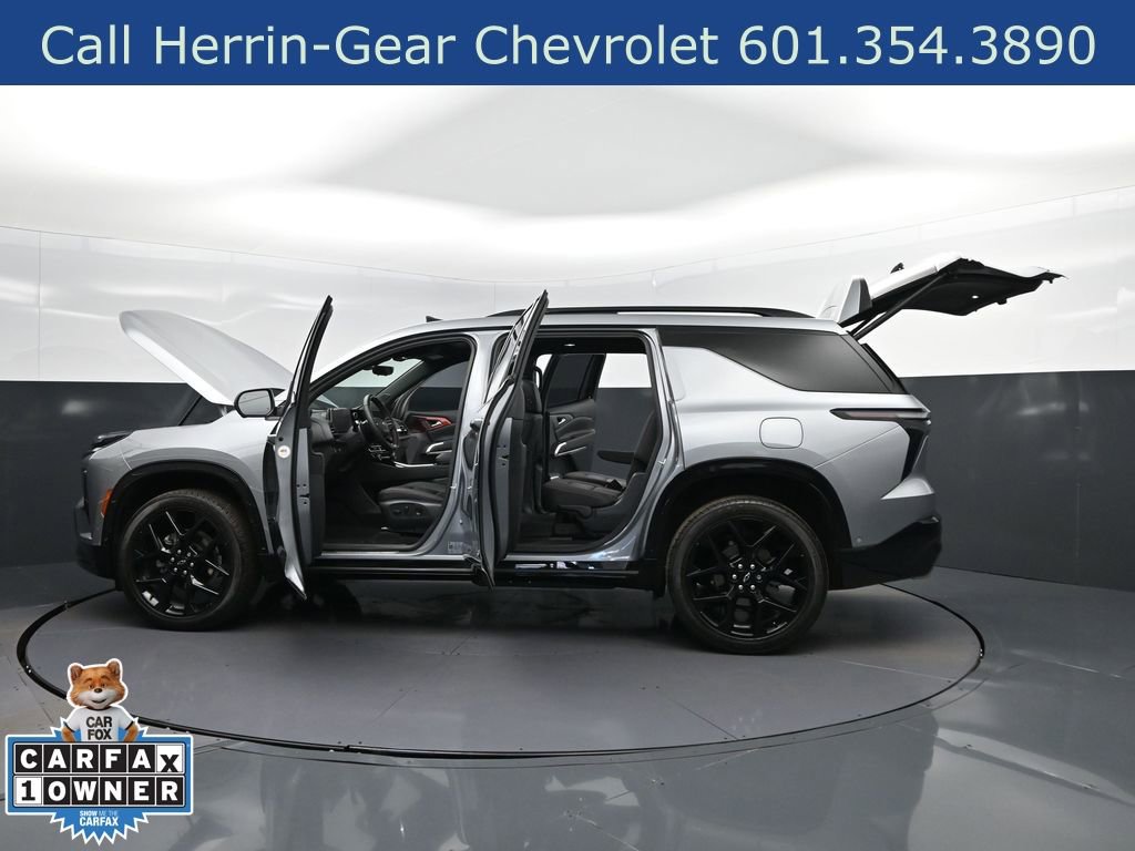 Used 2024 Chevrolet Traverse RS image 46