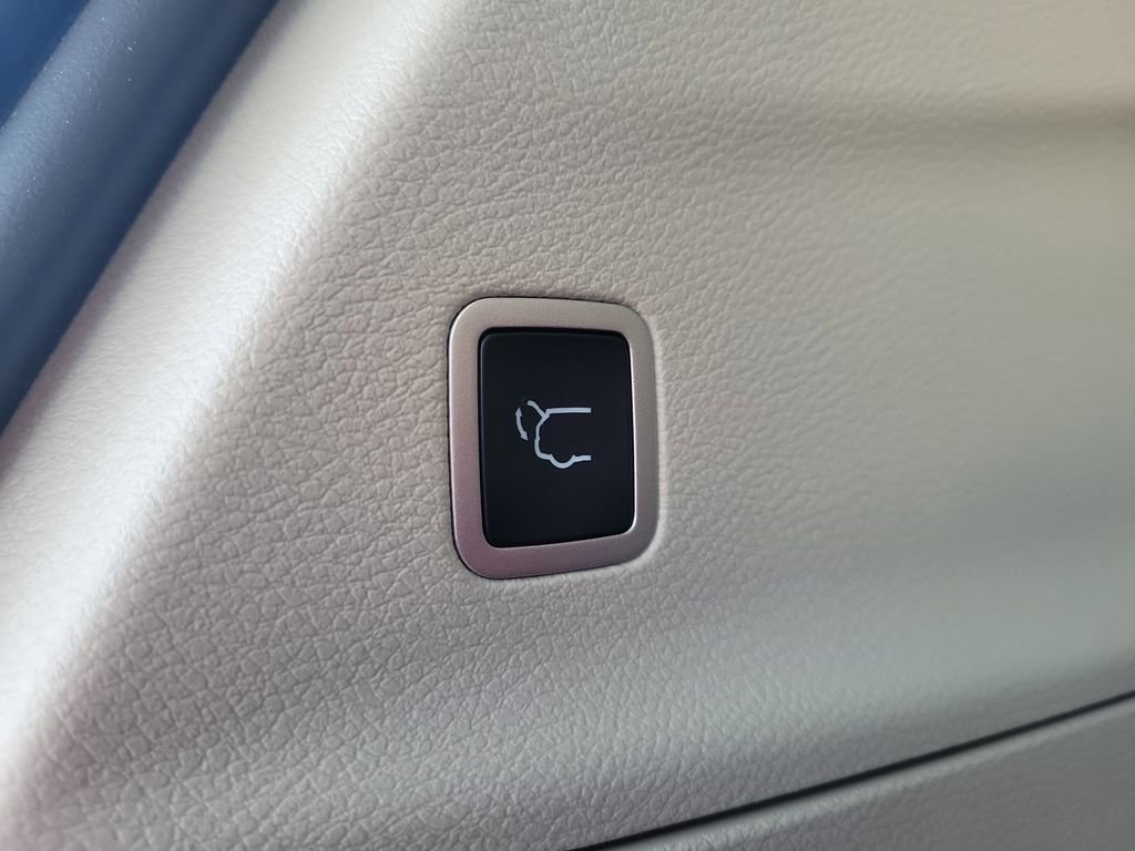 Used 2024 Chrysler Pacifica Touring-L image 24