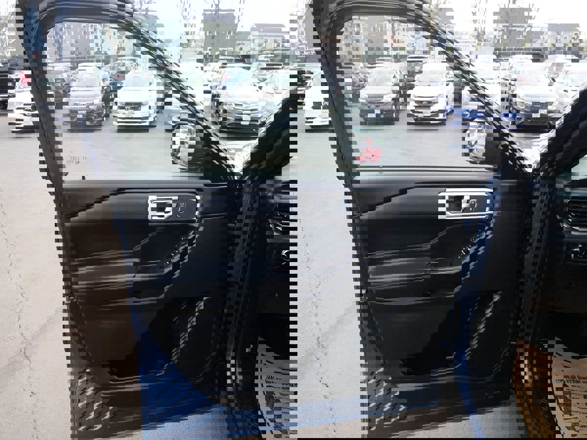 Used 2020 Ford Explorer XLT w/ Equipment Group 202A image 15