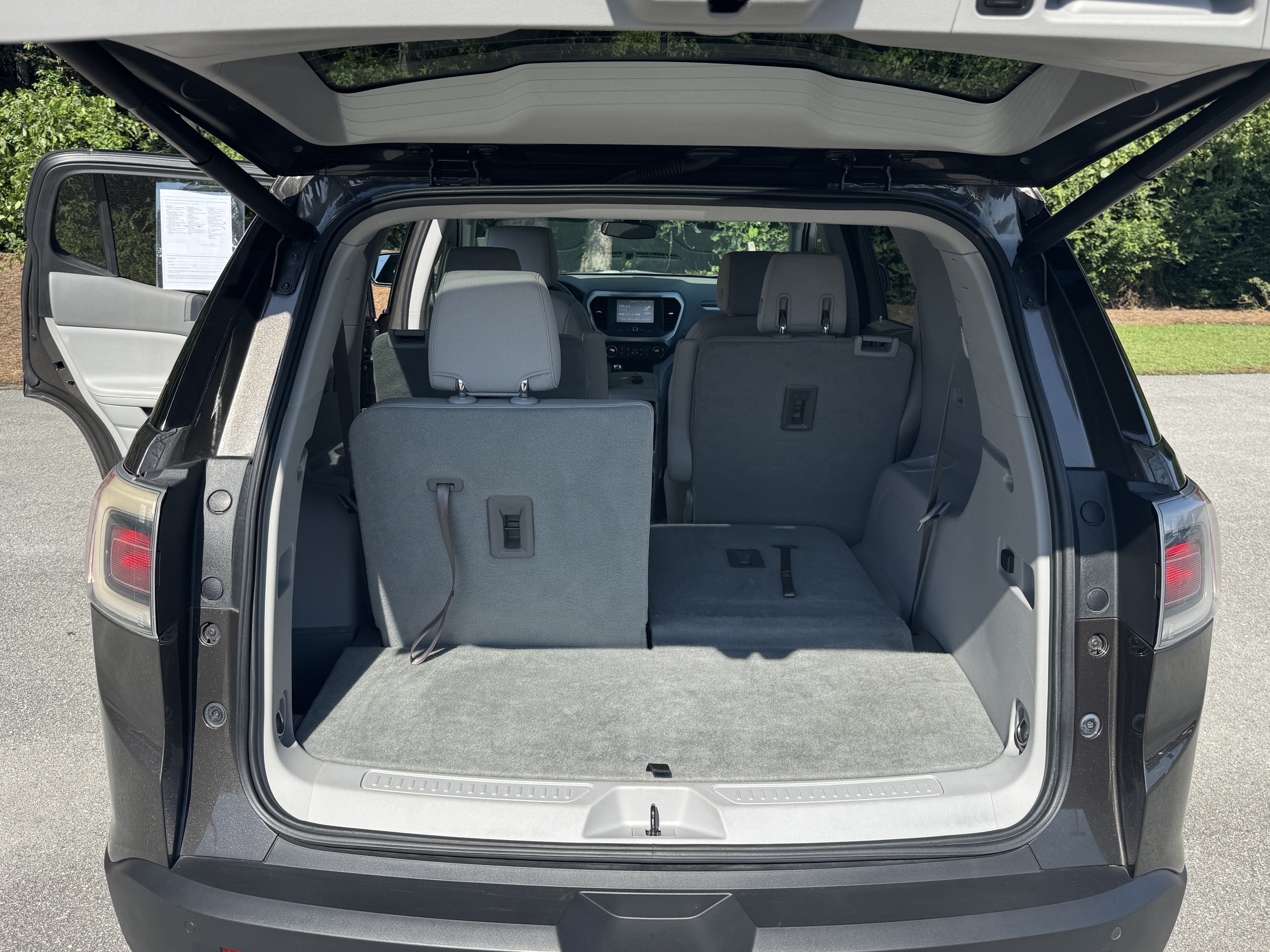 Used 2019 GMC Acadia SLE w/ LPO, Black Accent Package FWD image 5