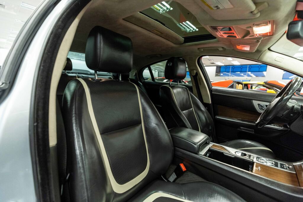 Used 2015 Jaguar XF Sport image 16