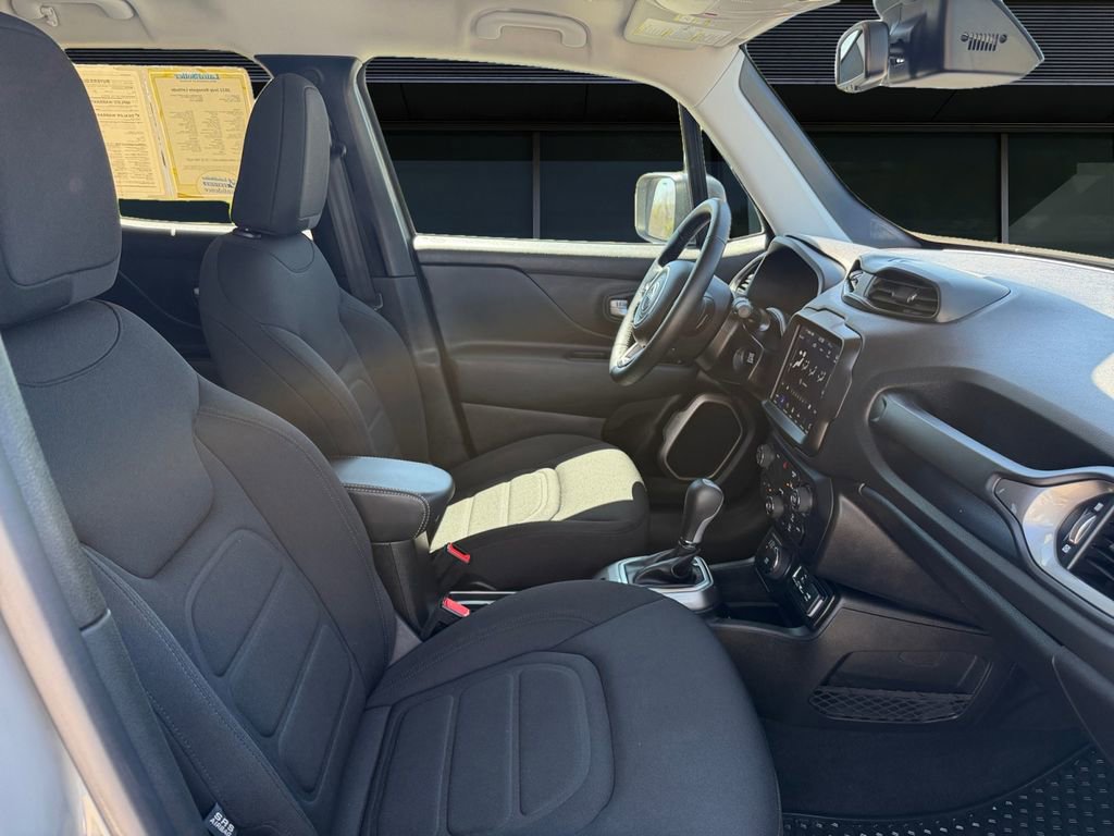 Used 2022 Jeep Renegade Latitude w/ Convenience Group AWD/4WD image 6