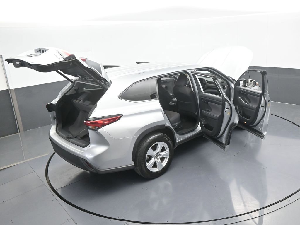 Used 2023 Toyota Highlander LE image 63