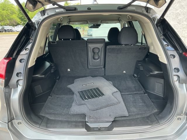 Used 2020 Nissan Rogue SV FWD image 26