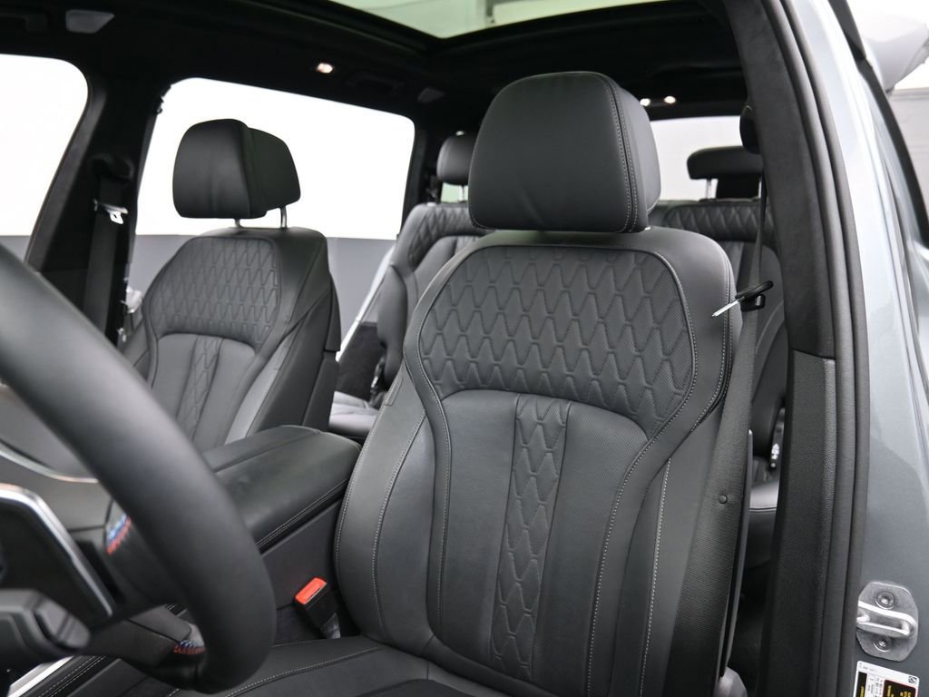 Used 2025 BMW X7 M60i w/ Executive Package image 10