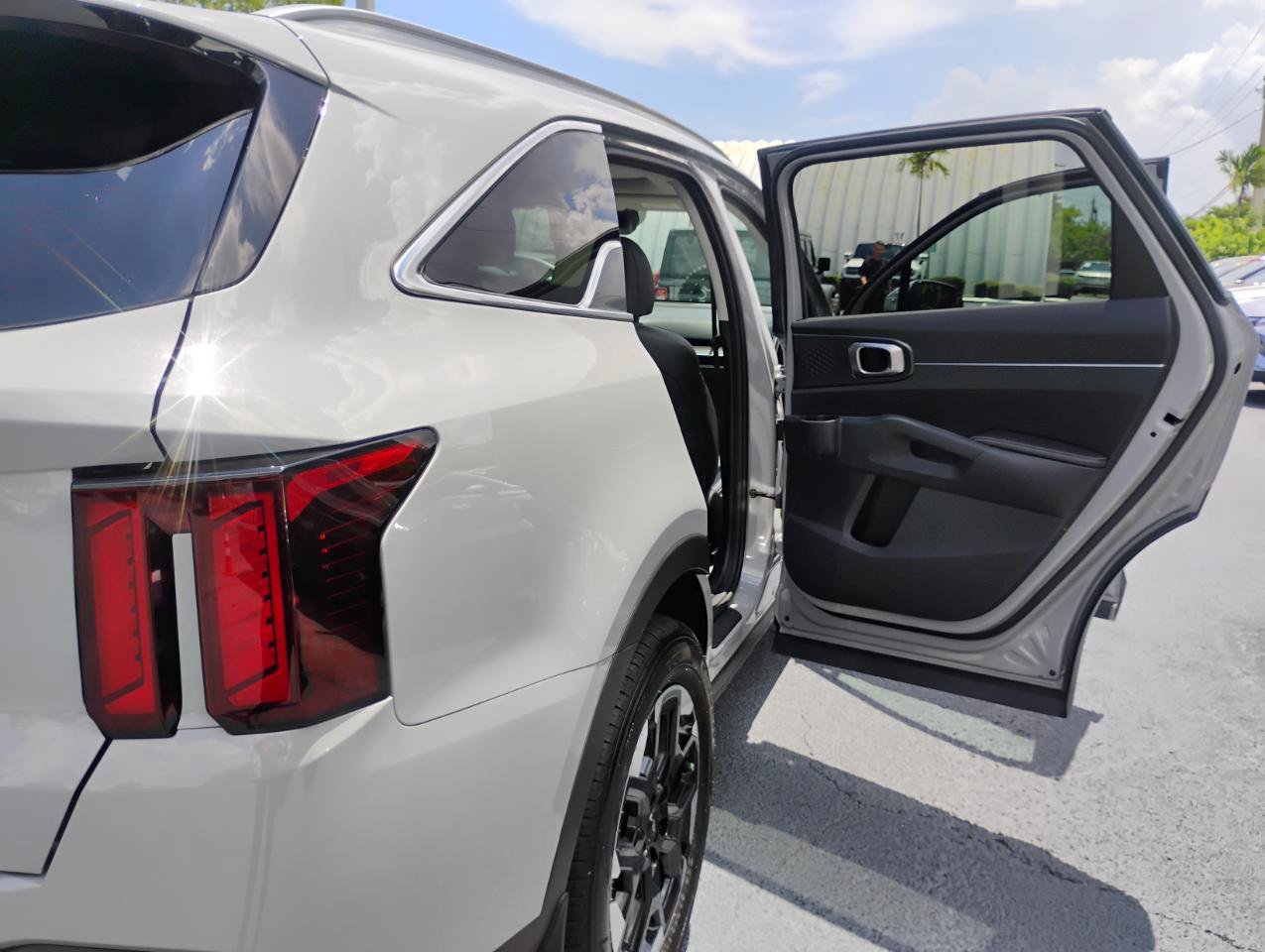 Used 2024 Kia Sorento S w/ Panoramic Sunroof Package FWD image 35