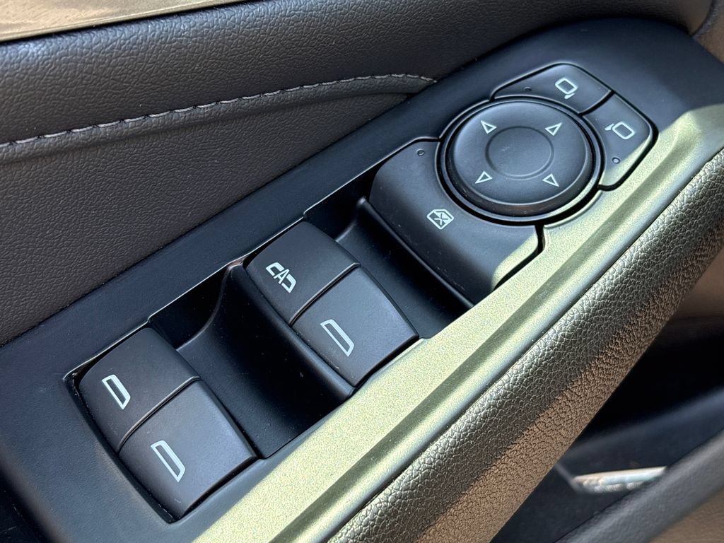 Used 2022 Chevrolet Traverse LT FWD image 10
