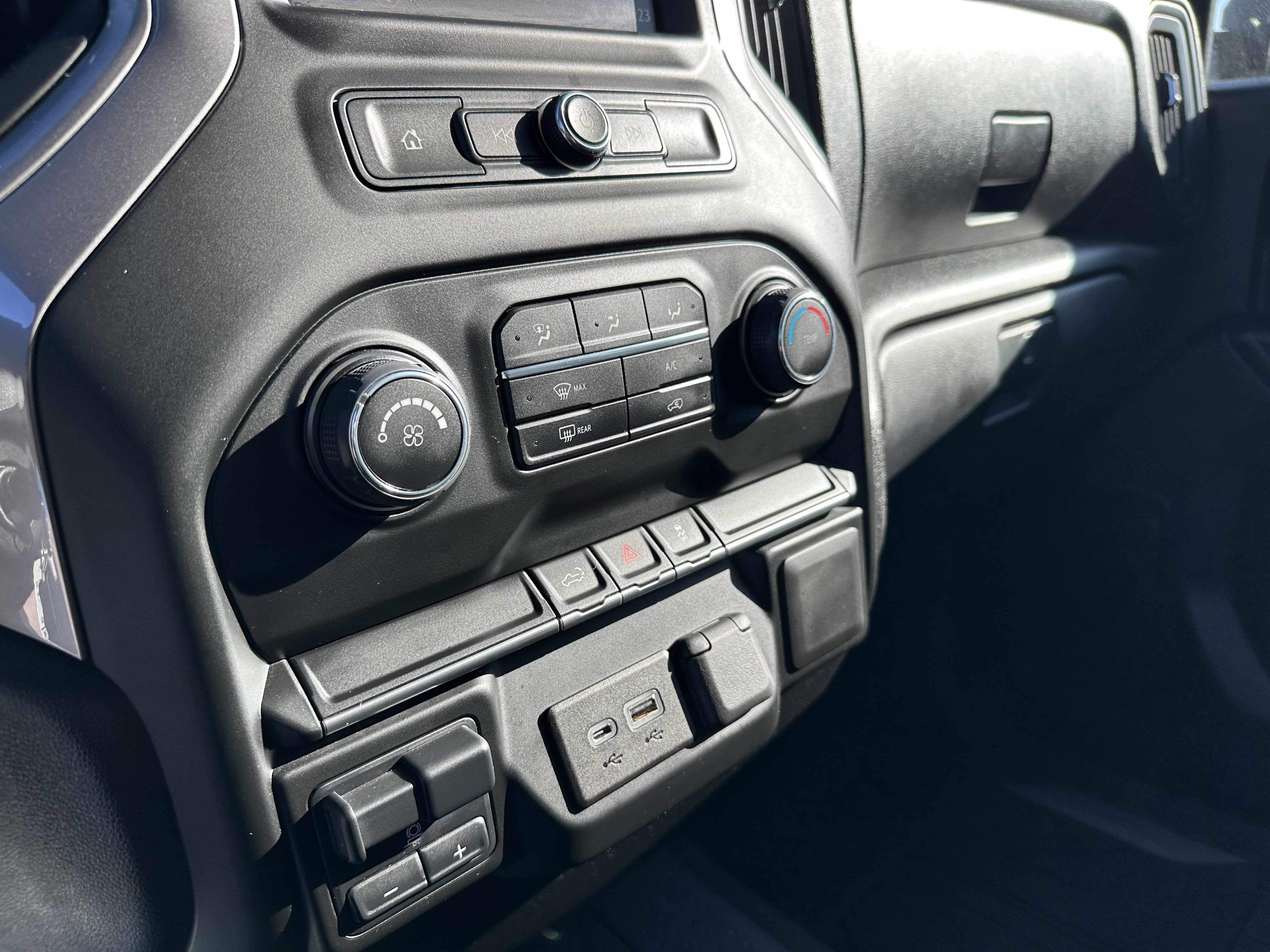 Used 2022 Chevrolet Silverado 2500 Custom w/ Custom Convenience Package image 29