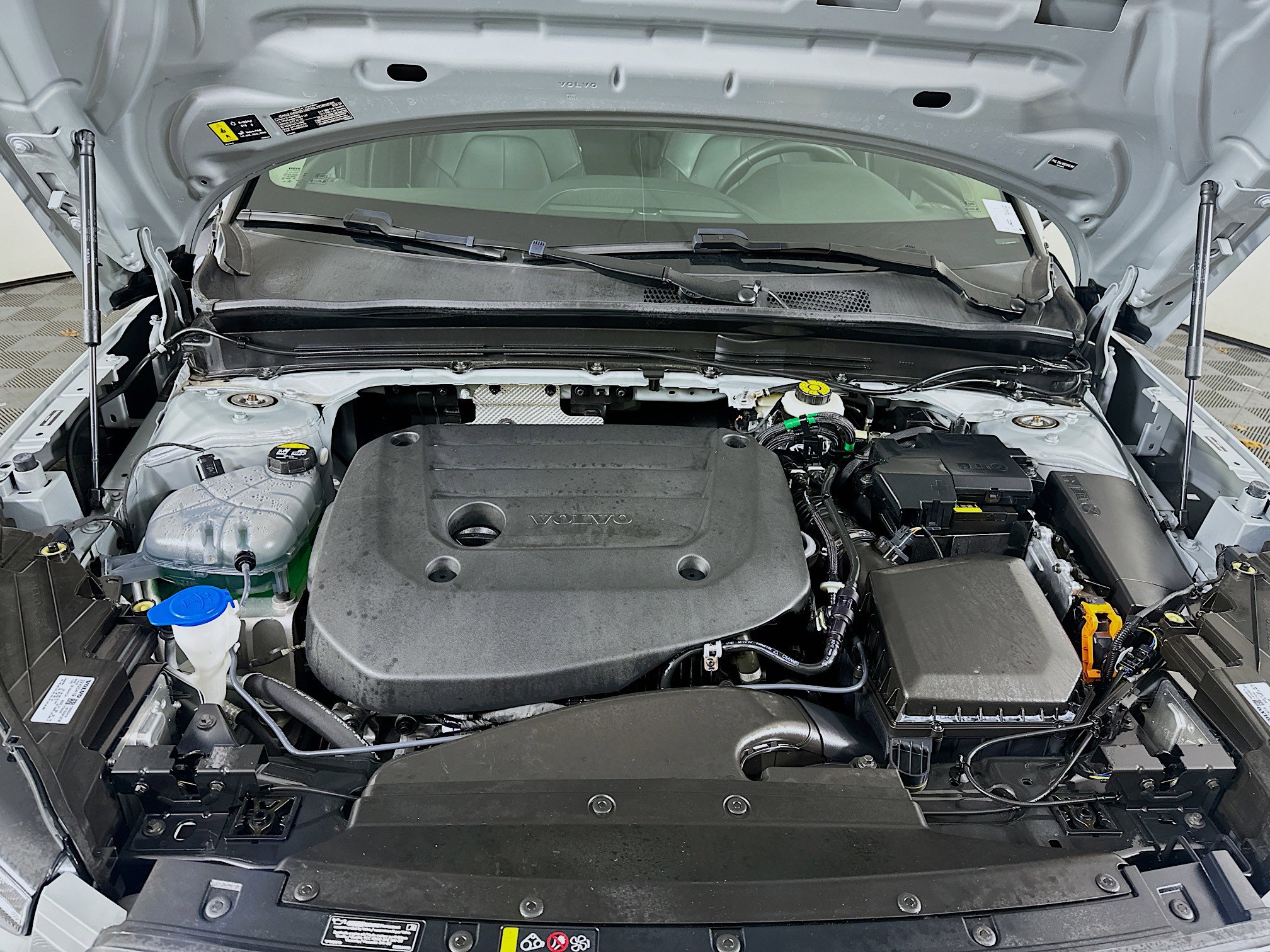 Used 2025 Volvo XC40 B5 Core image 33