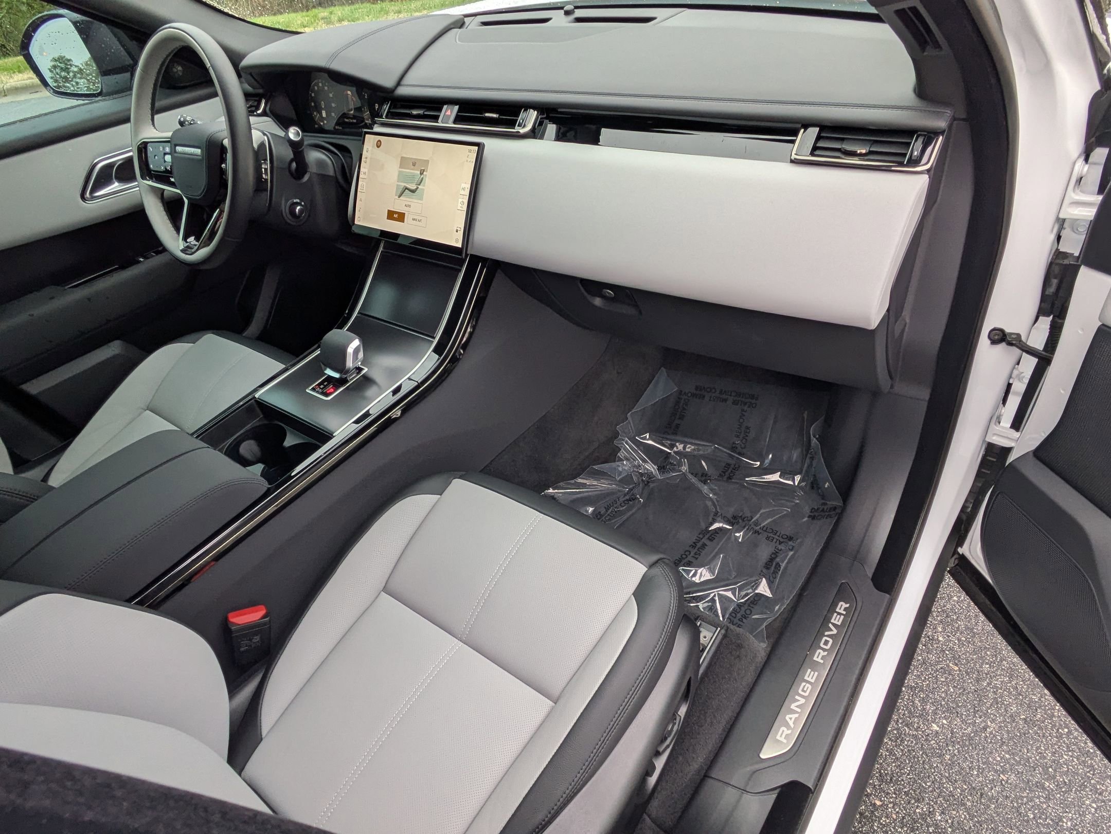 Certified 2026 Land Rover Range Rover Velar Dynamic SE image 27