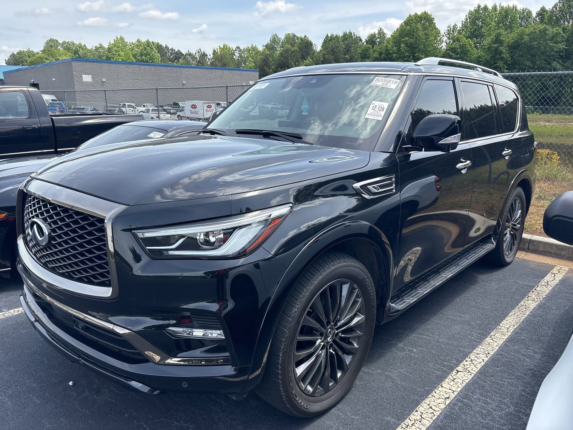 Used 2023 INFINITI QX80 Premium Select RWD image 1