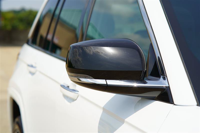 Used 2023 Jeep Grand Cherokee Overland AWD/4WD image 39