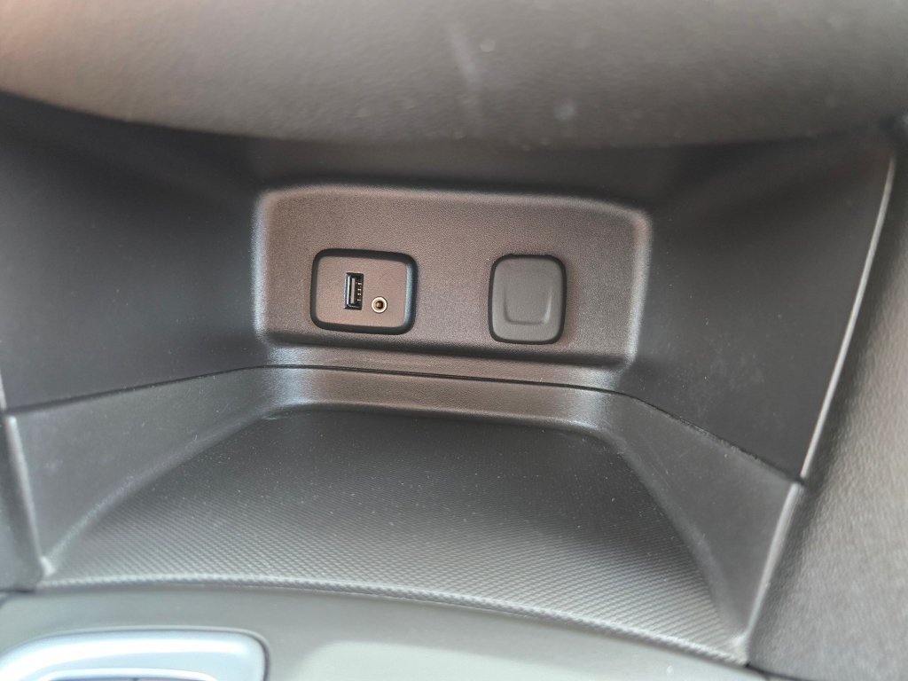 Used 2018 Chevrolet Equinox LT w/ LPO, Hit The Road Package AWD/4WD image 12