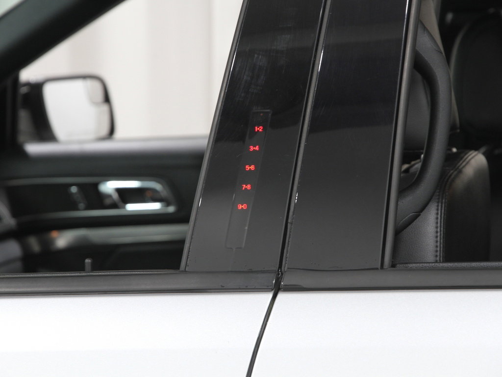 Used 2018 Ford Explorer XLT w/ Equipment Group 202A image 4