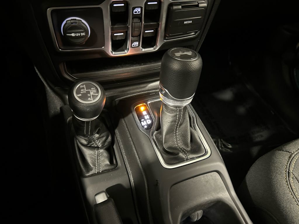 Used 2025 Jeep Wrangler Unlimited Sahara AWD/4WD image 25