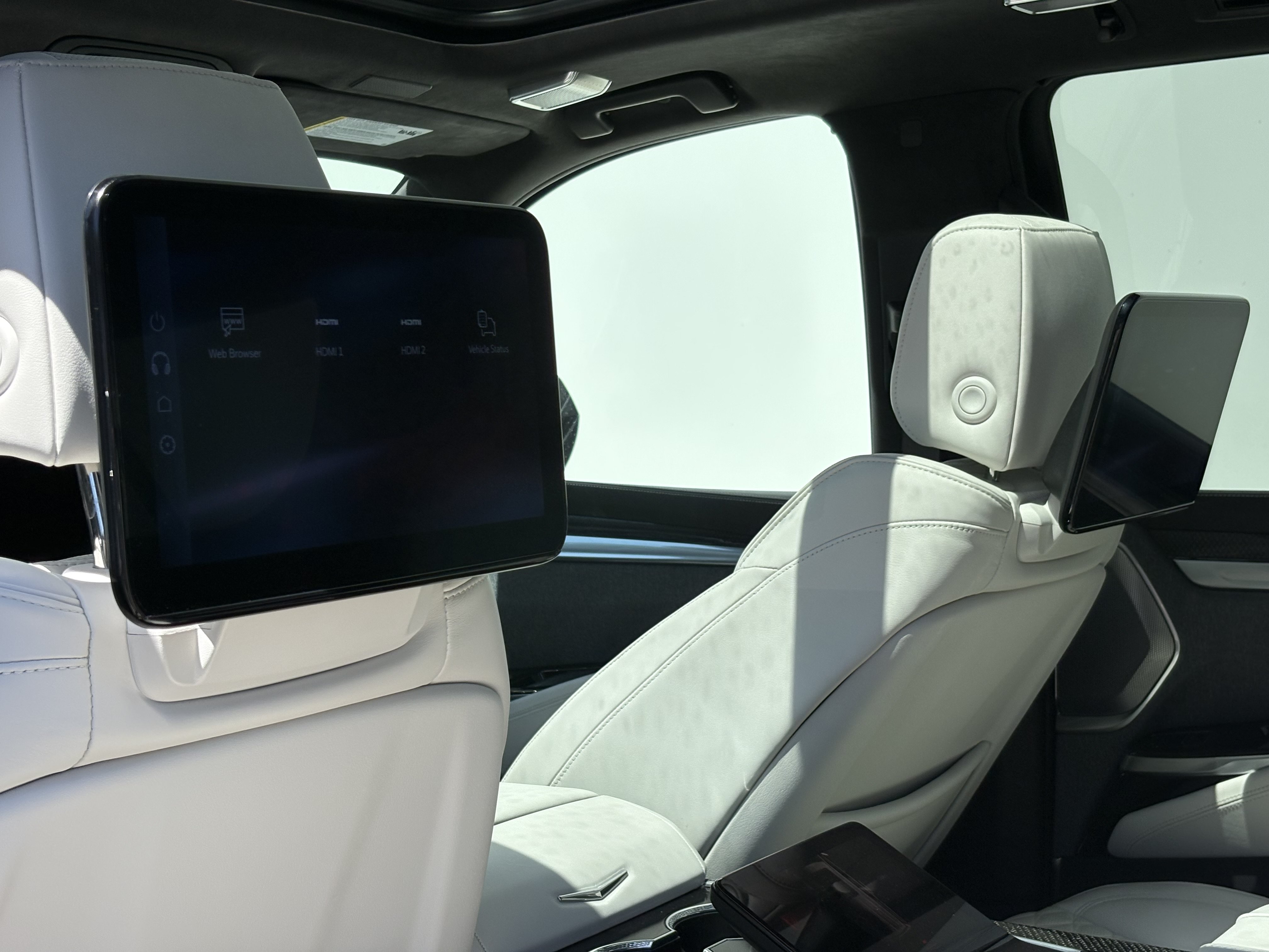 Certified 2025 Cadillac Escalade ESV V AWD/4WD image 14