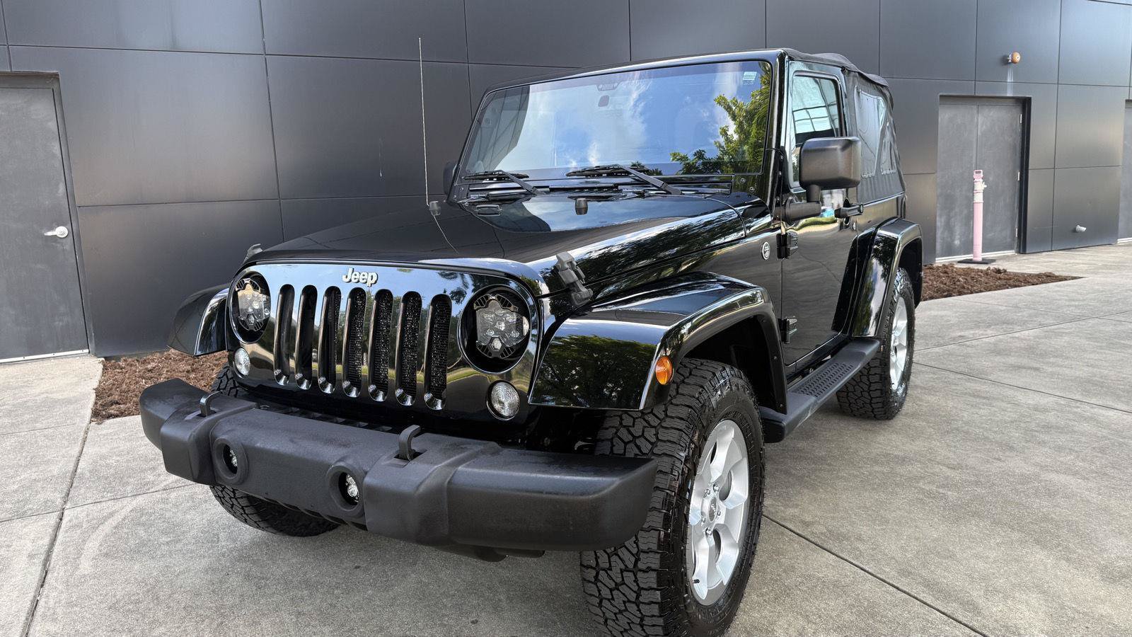 Used 2014 Jeep Wrangler Sahara w/ Connectivity Group AWD/4WD image 2
