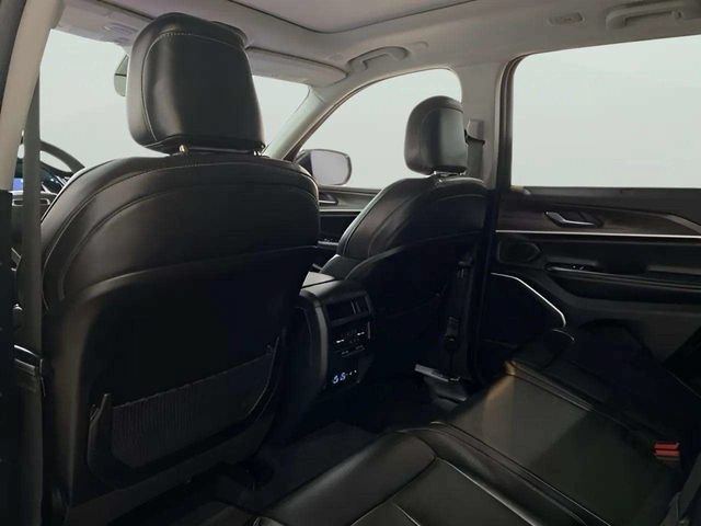 Used 2022 Jeep Grand Cherokee Limited 4xe w/ Luxury Tech Group II AWD/4WD image 32